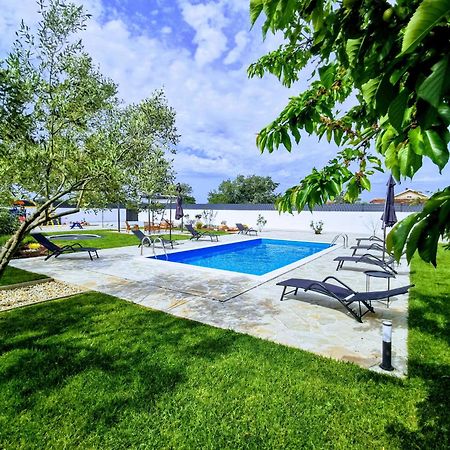 Holiday Home Aprilis With Pool, Jacuzzi And Sauna Galovac  Экстерьер фото