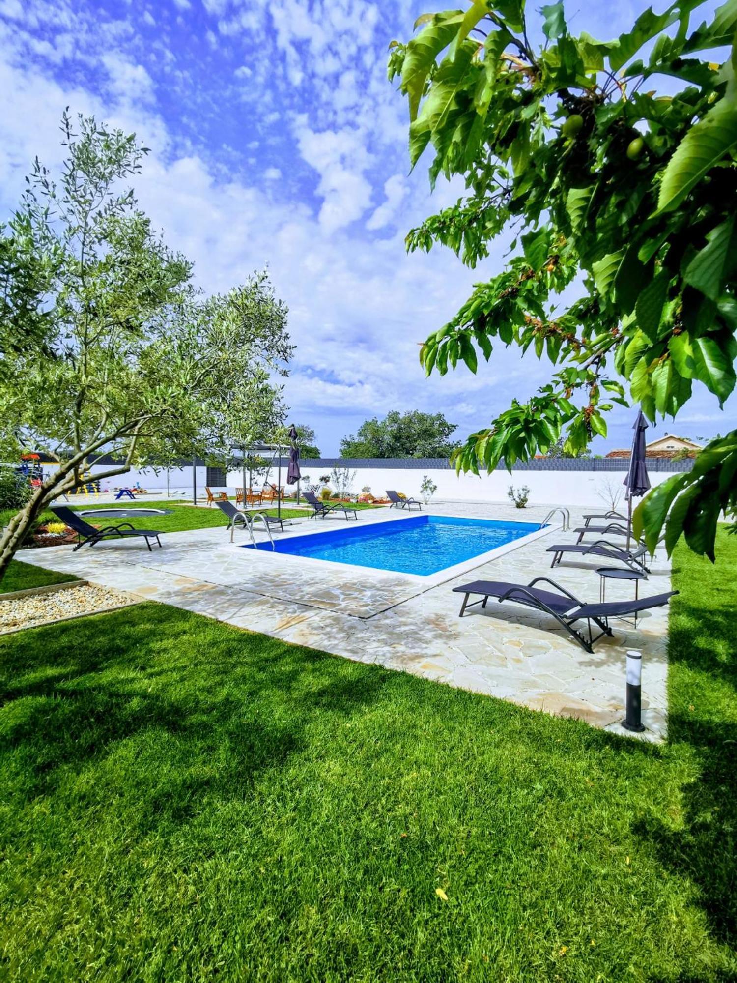 Holiday Home Aprilis With Pool, Jacuzzi And Sauna Galovac  Экстерьер фото