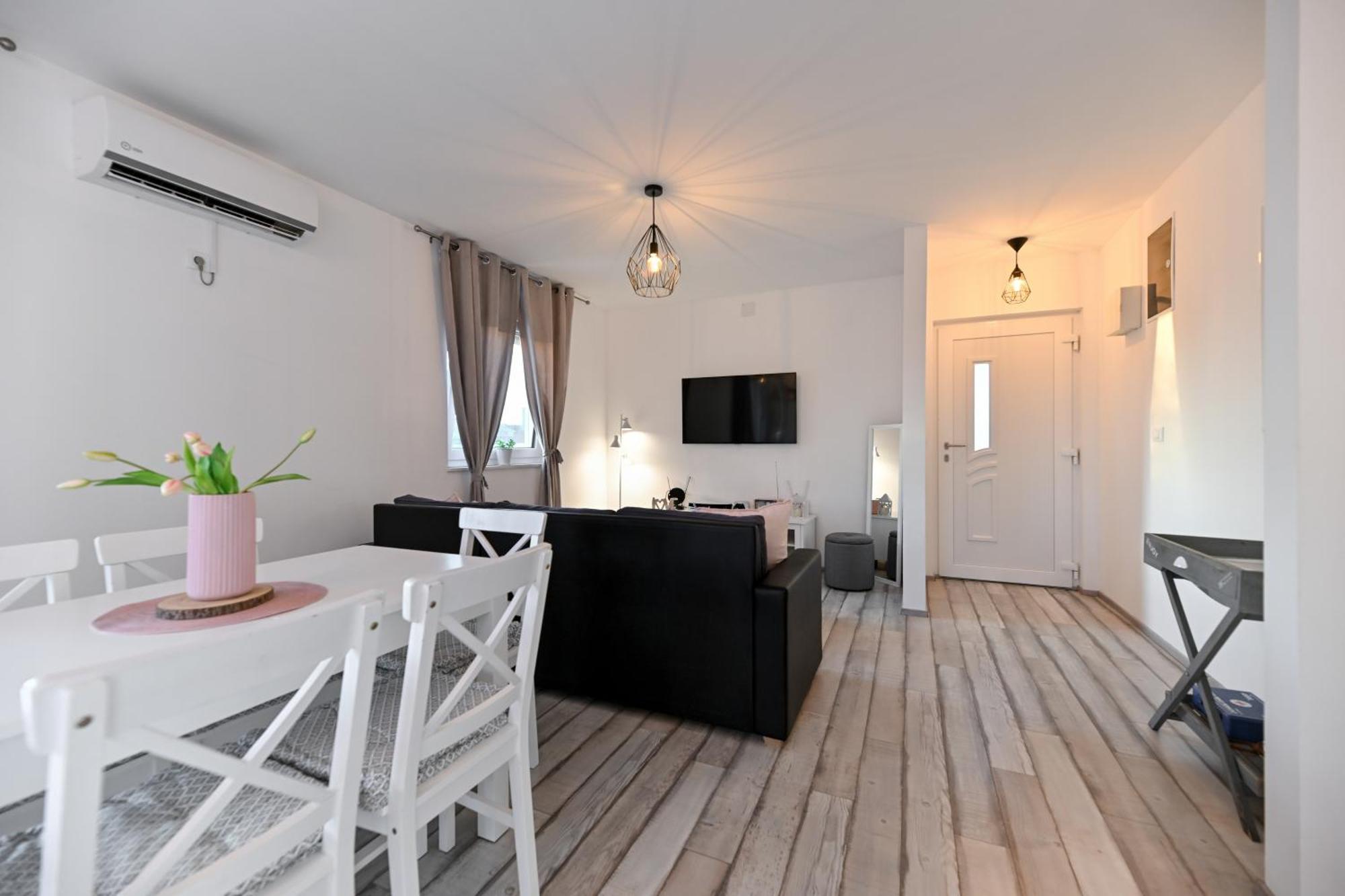 Holiday Home Aprilis With Pool, Jacuzzi And Sauna Galovac  Экстерьер фото
