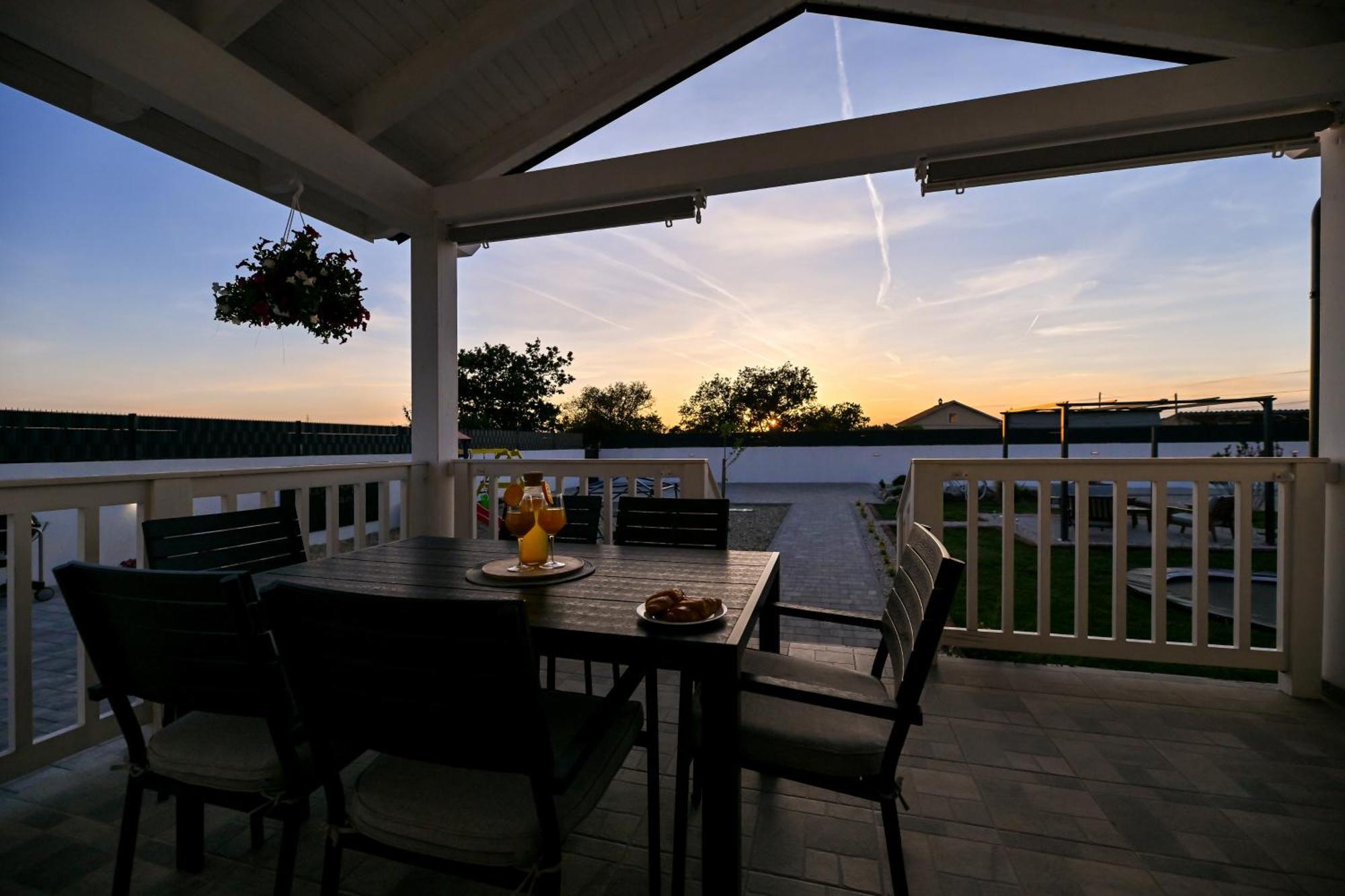 Holiday Home Aprilis With Pool, Jacuzzi And Sauna Galovac  Экстерьер фото