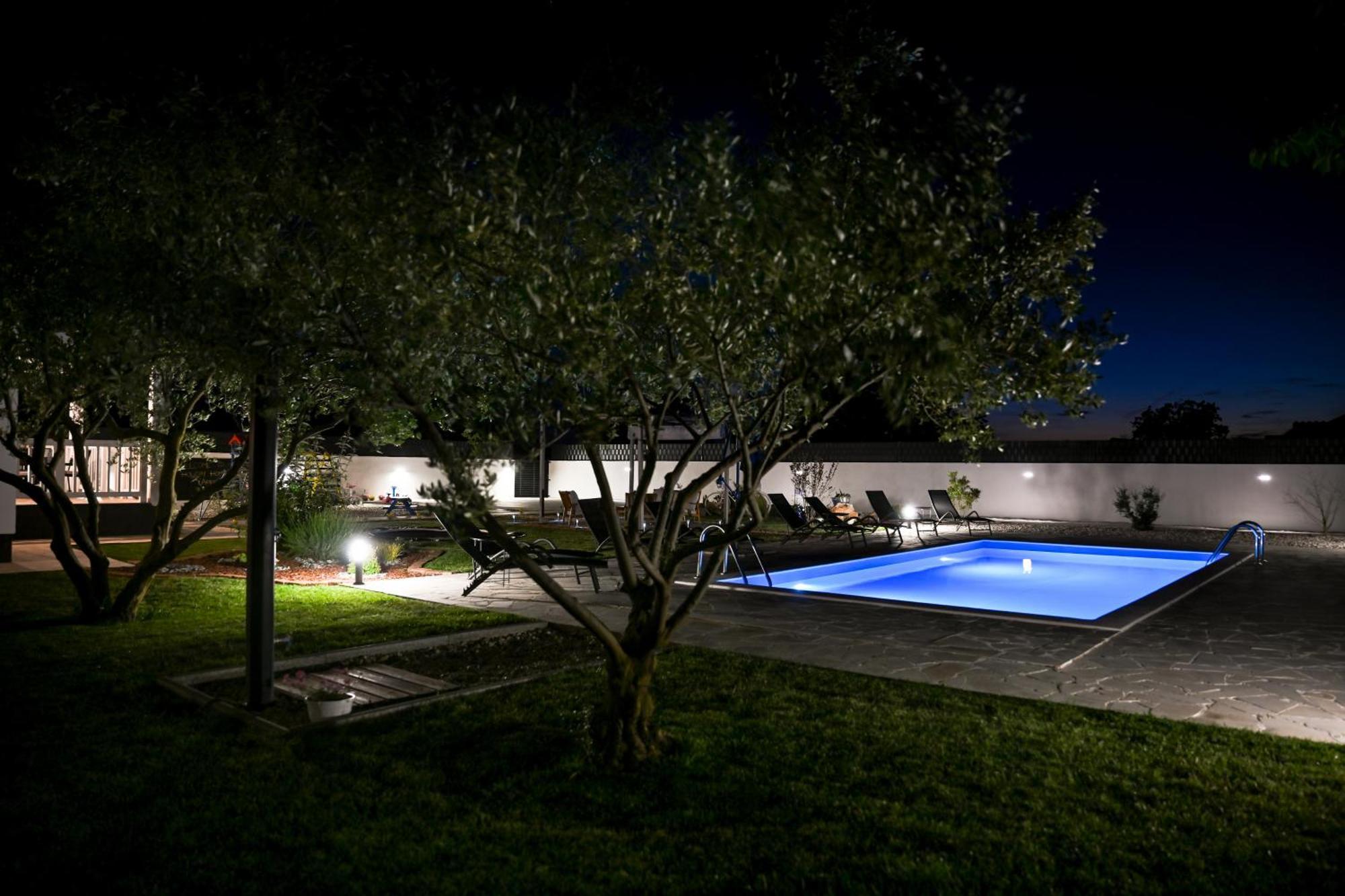 Holiday Home Aprilis With Pool, Jacuzzi And Sauna Galovac  Экстерьер фото