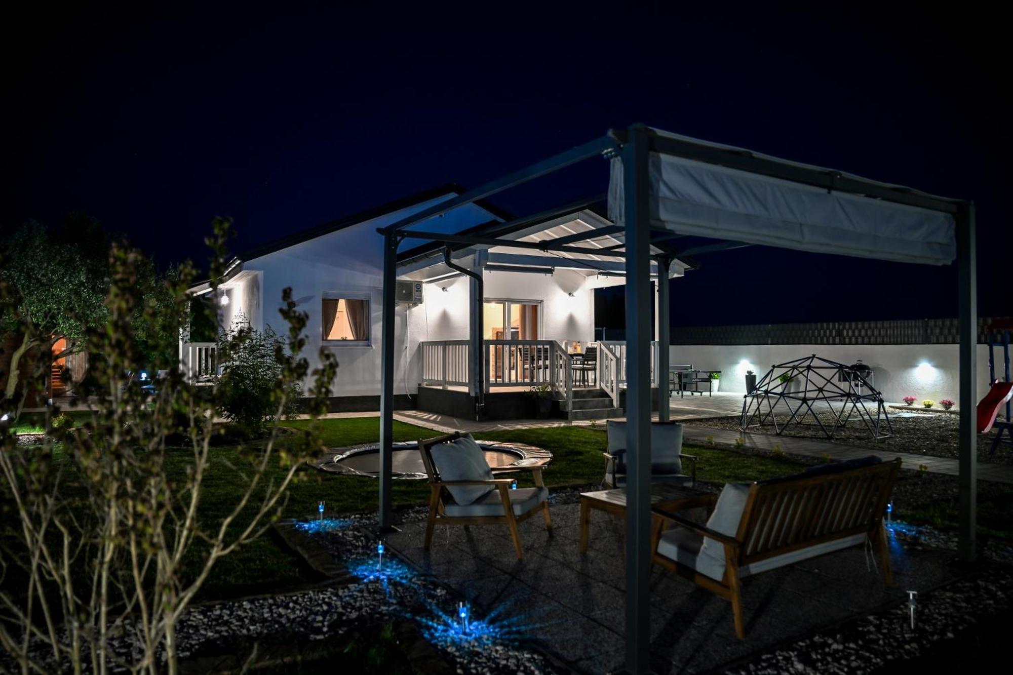 Holiday Home Aprilis With Pool, Jacuzzi And Sauna Galovac  Экстерьер фото