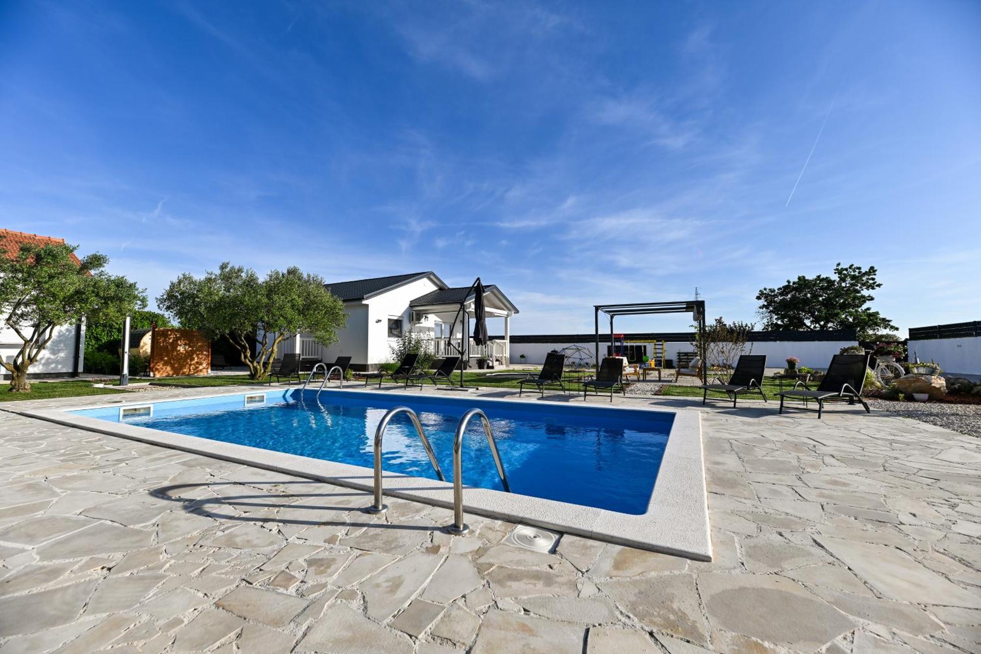 Holiday Home Aprilis With Pool, Jacuzzi And Sauna Galovac  Экстерьер фото