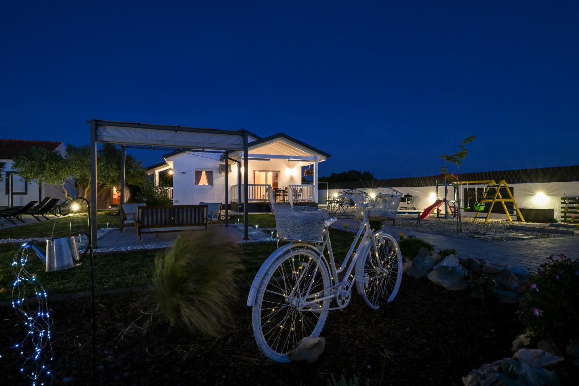 Holiday Home Aprilis With Pool, Jacuzzi And Sauna Galovac  Экстерьер фото