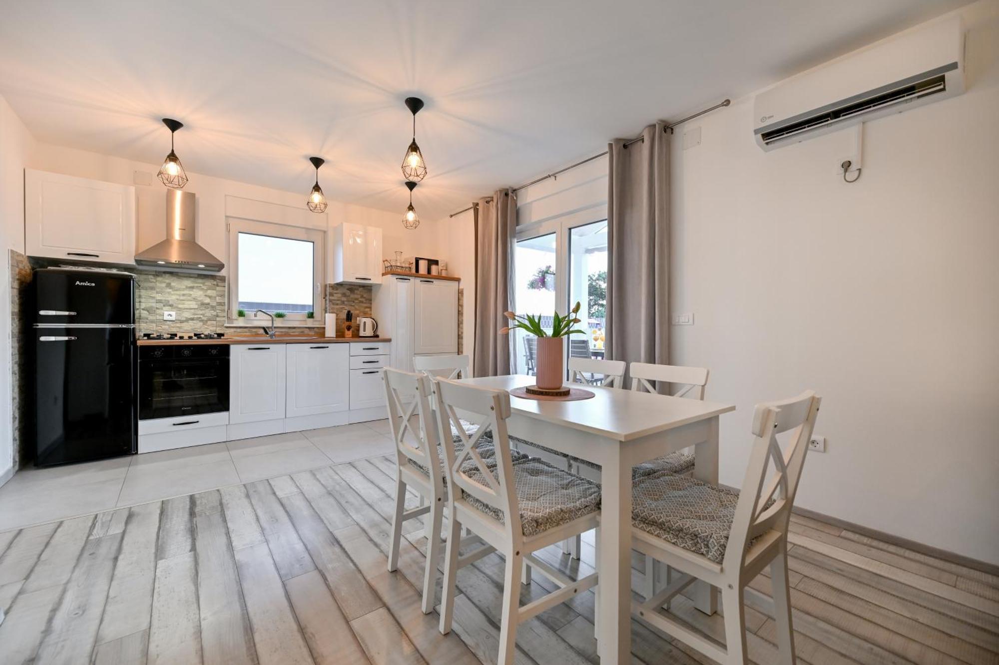 Holiday Home Aprilis With Pool, Jacuzzi And Sauna Galovac  Экстерьер фото