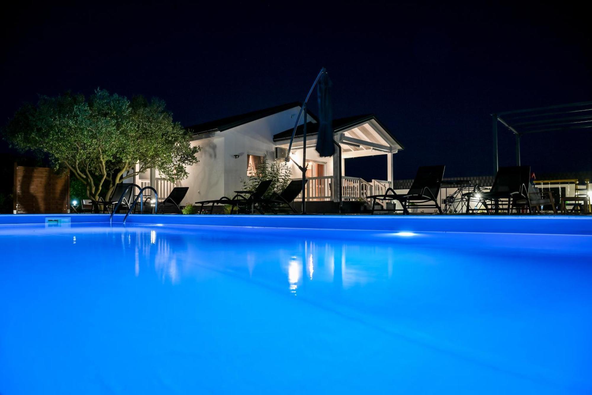 Holiday Home Aprilis With Pool, Jacuzzi And Sauna Galovac  Экстерьер фото