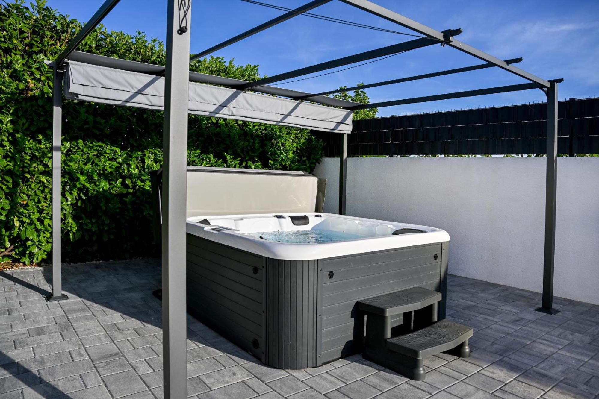 Holiday Home Aprilis With Pool, Jacuzzi And Sauna Galovac  Экстерьер фото