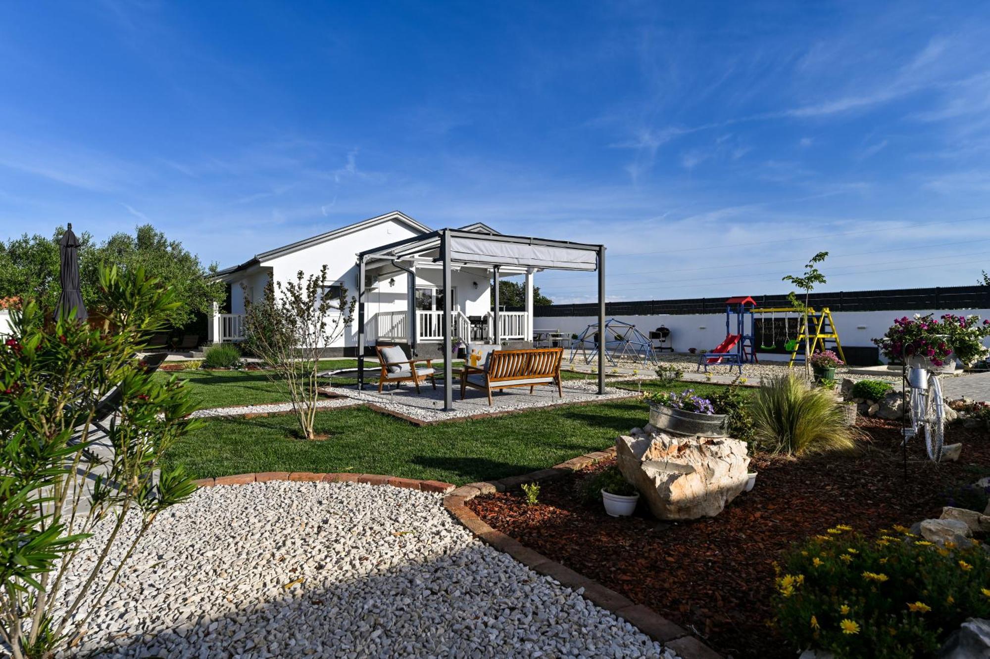 Holiday Home Aprilis With Pool, Jacuzzi And Sauna Galovac  Экстерьер фото