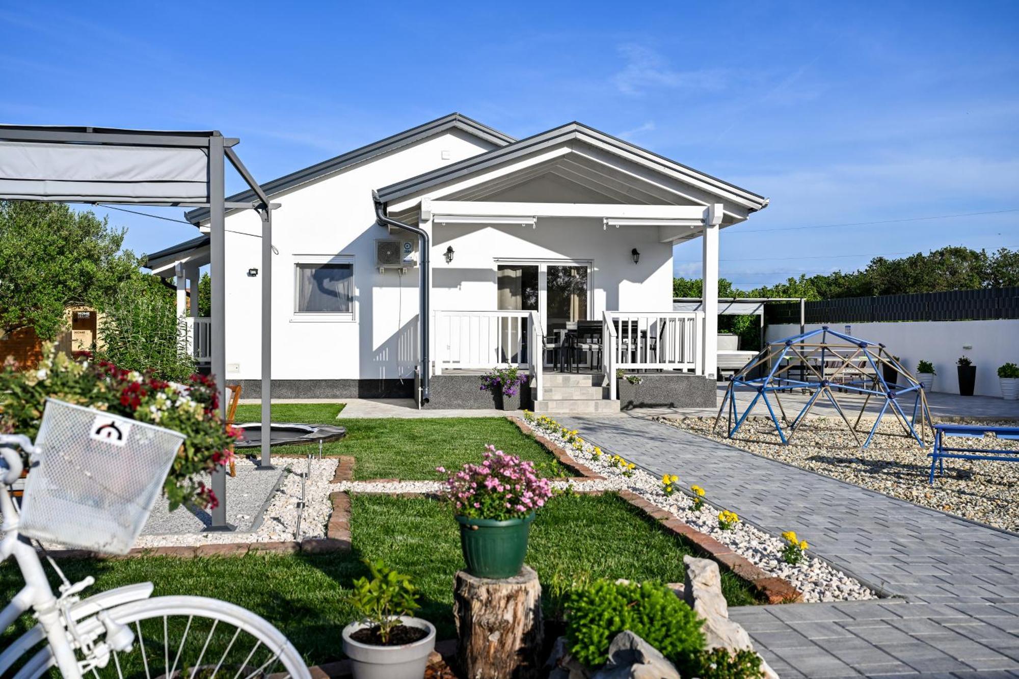 Holiday Home Aprilis With Pool, Jacuzzi And Sauna Galovac  Экстерьер фото